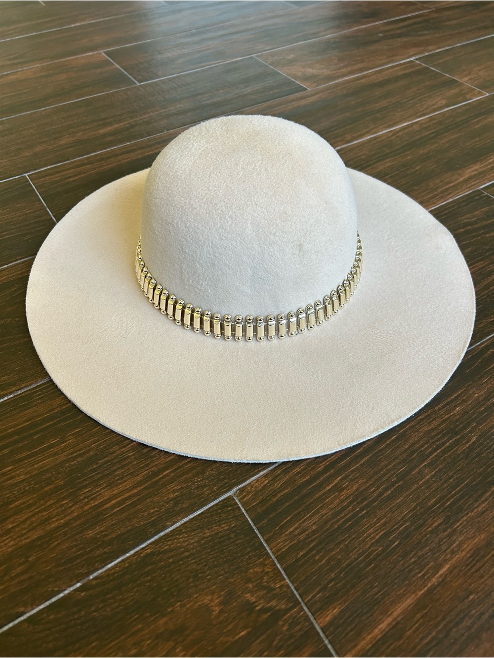 Cream Wide-Brim Felt Hat with Decorative Gold Chain